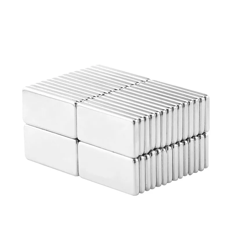 Silver neodymium magnet piece N35 41.8kJ/m³ strong suction for packaging boxes and shells