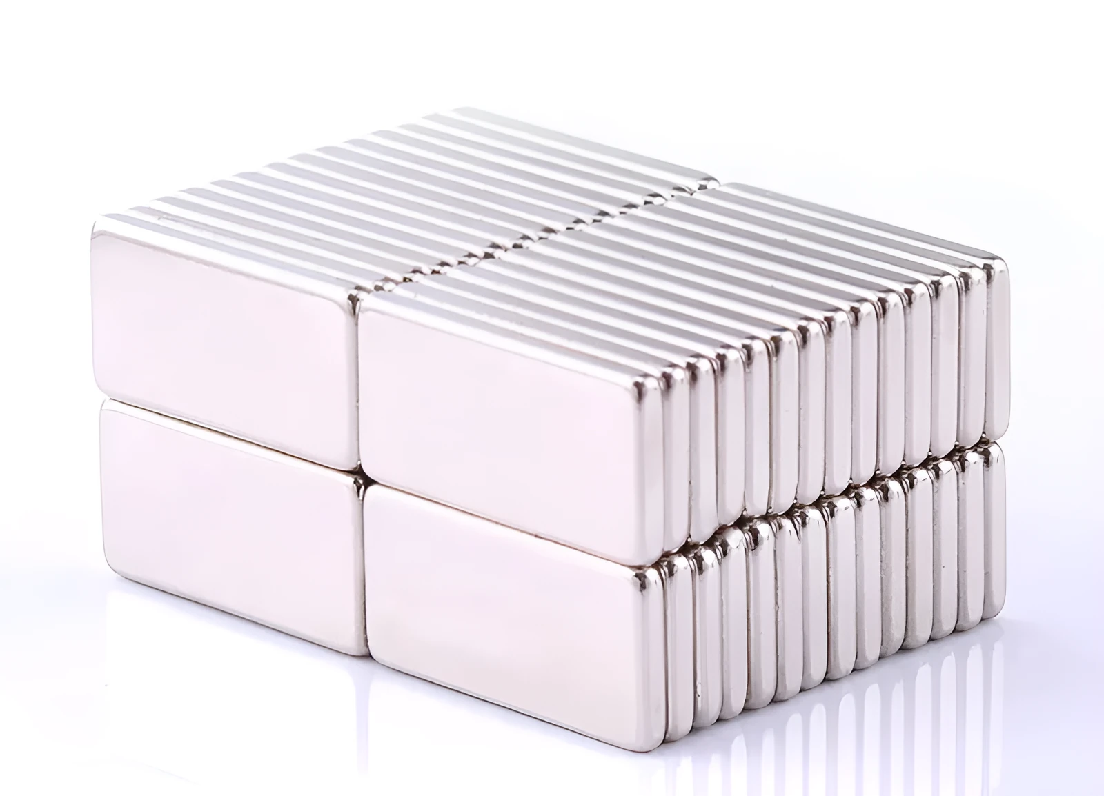 Silver neodymium magnet piece N35 41.8kJ/m³ strong suction for packaging boxes and shells