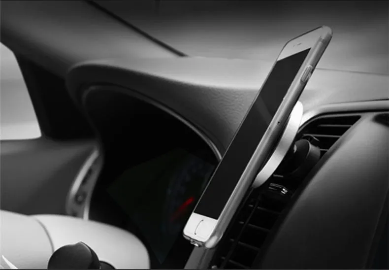 Car magnetic wireless charger Model W5 with clamping mechanism and USB interface for dashboard mounting