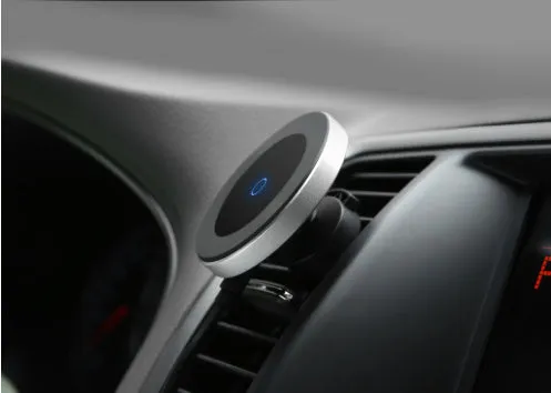 Car magnetic wireless charger Model W5 with clamping mechanism and USB interface for dashboard mounting
