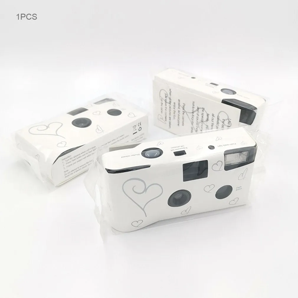 White disposable film camera with manual operation and 3x optical zoom, compact 11.5x6.0x3.3cm size
