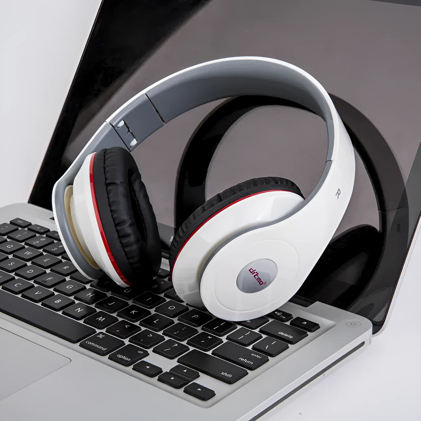 Wired gaming headphone over-ear style heavy bass with inline control microphone on white background