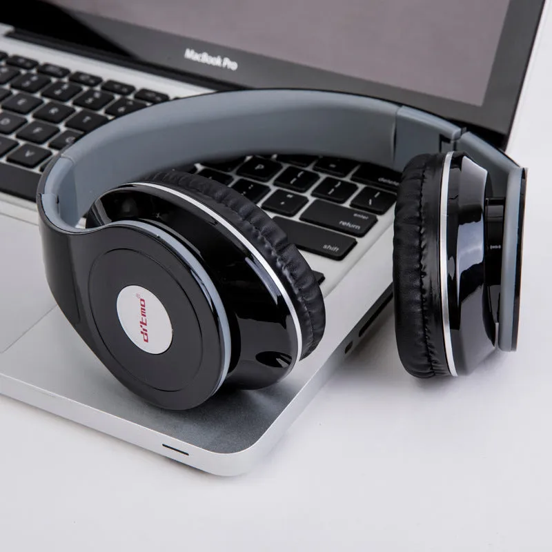 Wired gaming headphone over-ear style heavy bass with inline control microphone on white background