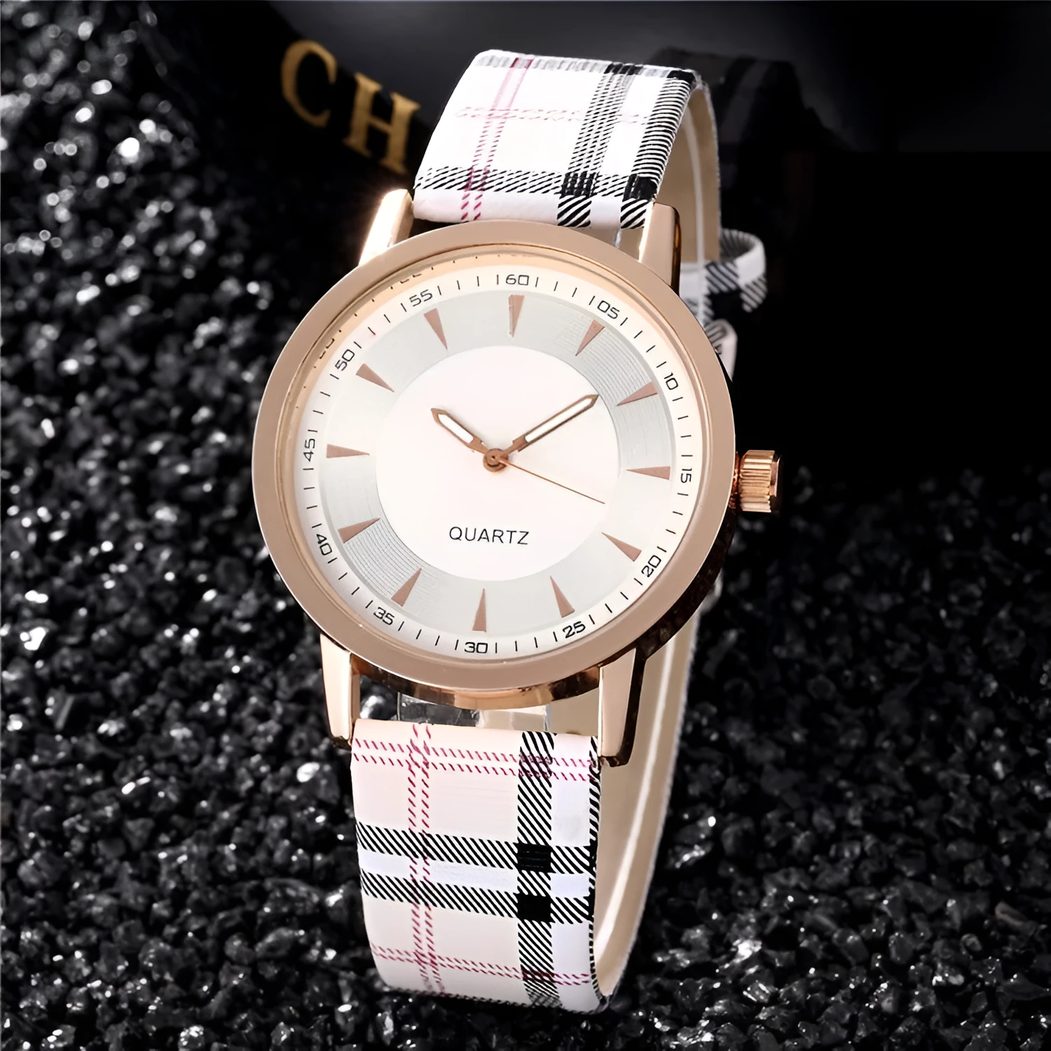 Women's fashion belt watch with round dial, leather strap, gold black colour, stainless steel case