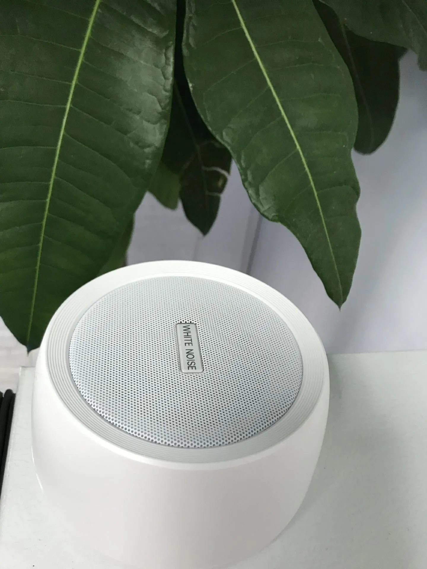 White noise sleep aid machine in white, USB powered, dimensions 110 x 110 x 62mm