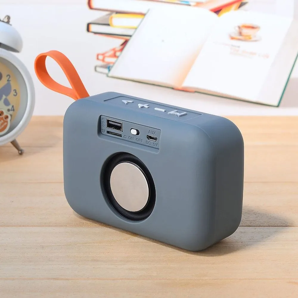 Portable Bluetooth speaker in black plastic shell with 123x46x81mm dimensions, FM radio and USB playback