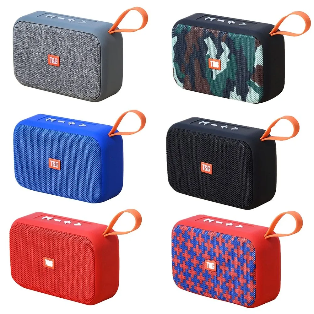 Portable Bluetooth speaker in black plastic shell with 123x46x81mm dimensions, FM radio and USB playback