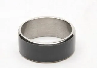 JAKCOM R3F smart ring in black colour on a white surface