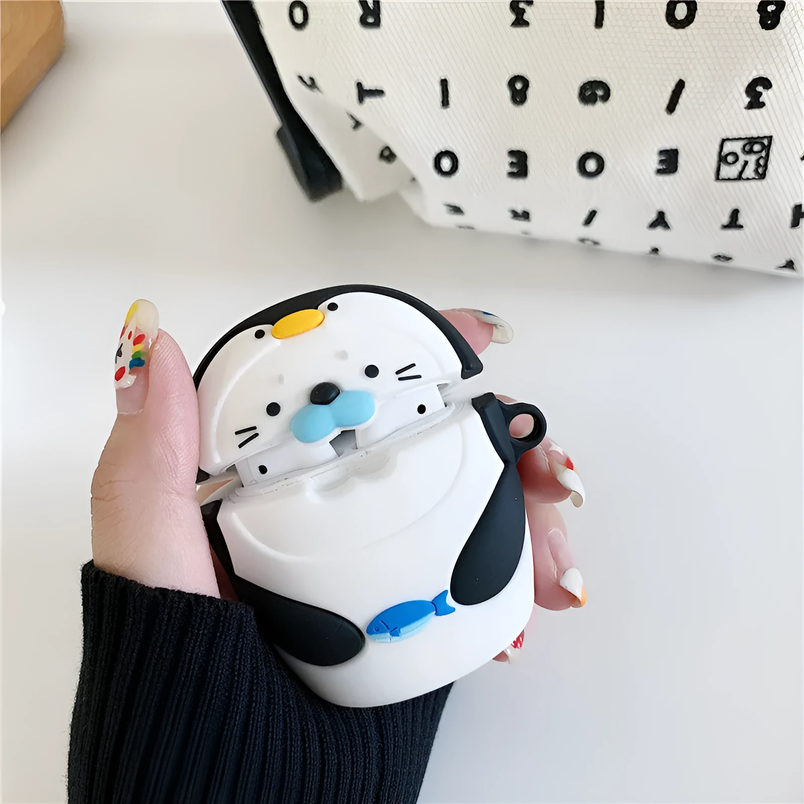 Silicone protective case for AirPods 1 2 generation with cartoon penguin design and hook