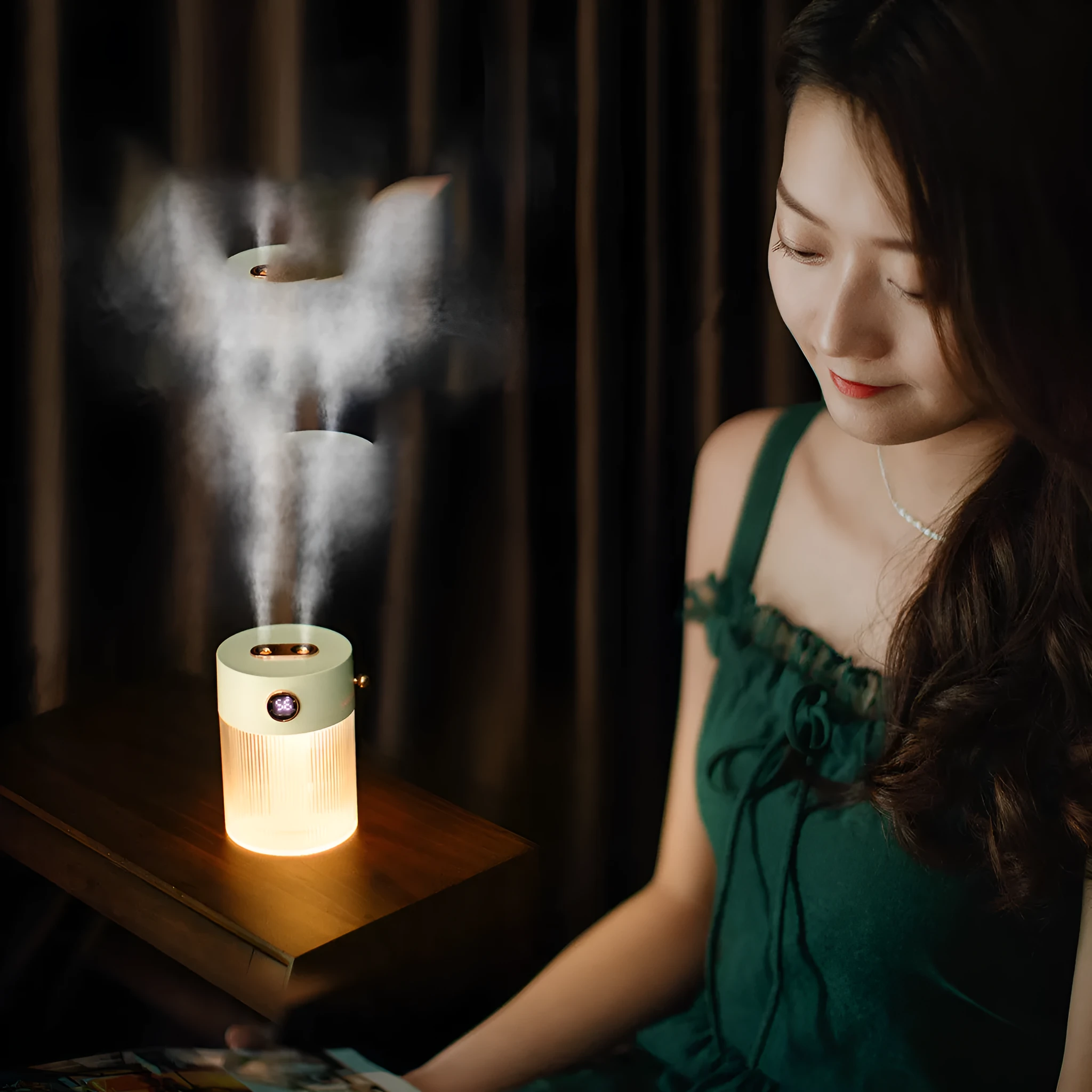 Double spray humidifier in white and green, rechargeable with 4000mAh battery, portable cool mist for home office
