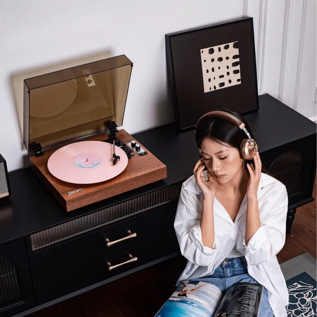 Star Speaker retro Bluetooth vinyl record player in walnut finish with lid closed