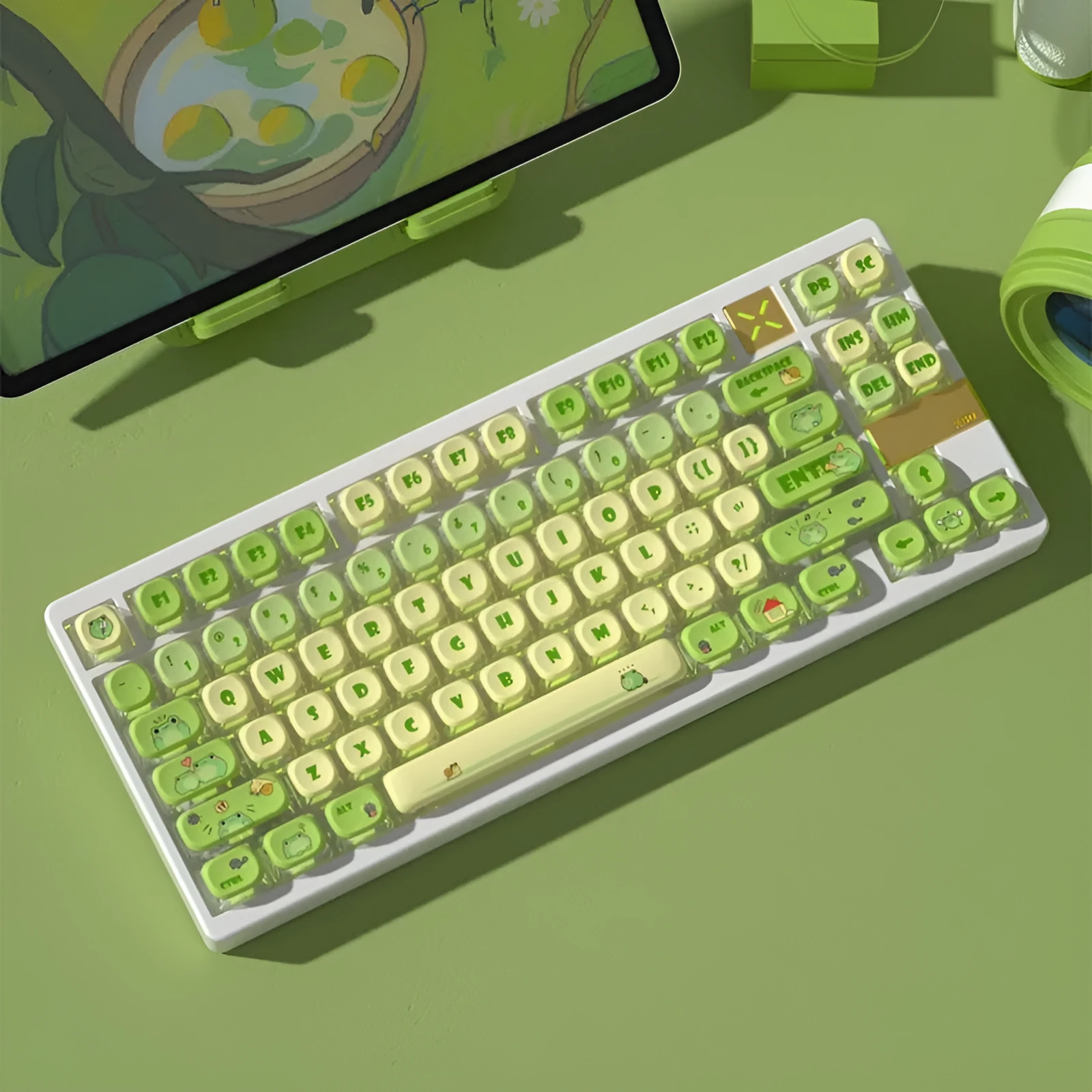 Spy round frog four-sided transparent pudding keycap set with PBT+PC material and translucent characters on a mechanical keyboard