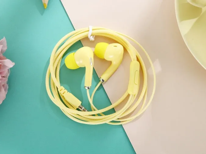 Macaron colour wired earphone with 3.5mm plug and microphone in six colours including black, blue, green, pink, yellow, white