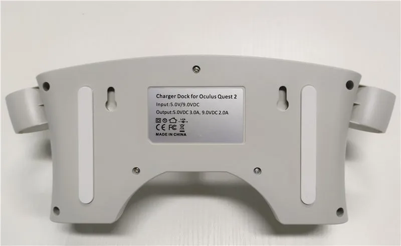 Milky white ABS wall-mounted quick charging set for Oculus Quest2 handle accessories with screw packing box