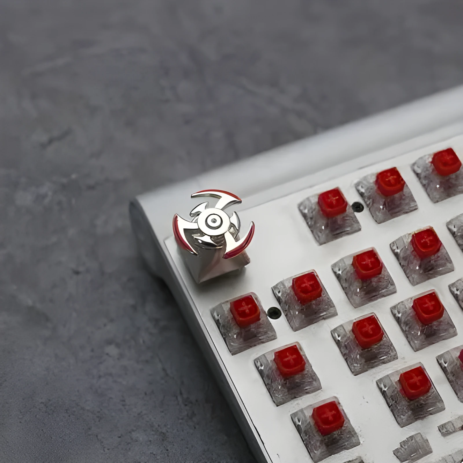 Single metal gyro keycap with cross shaft fit for DIY mechanical keyboard in gold colour