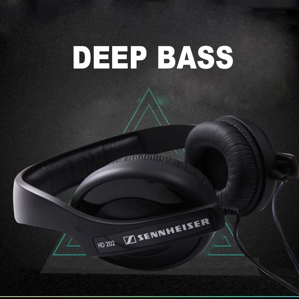 Black wired over-ear headphones with microphone and 3.5mm plug on a 2.5m cable.