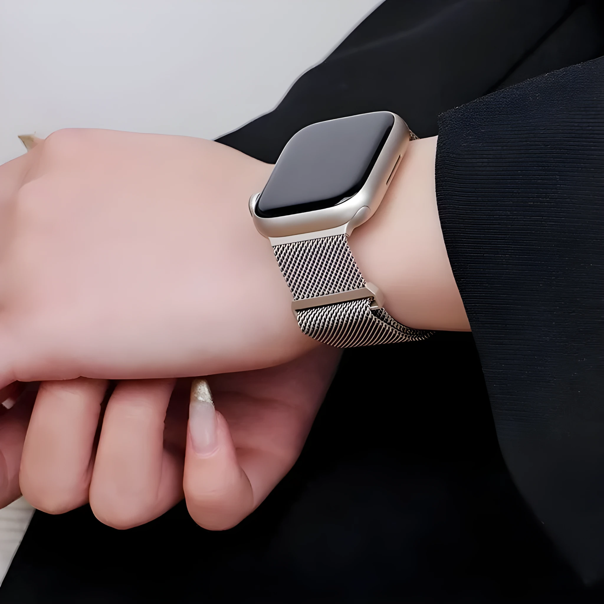 Stainless steel watch band for Apple Watch 1-8 SE Ultra in starlight colour on a wrist