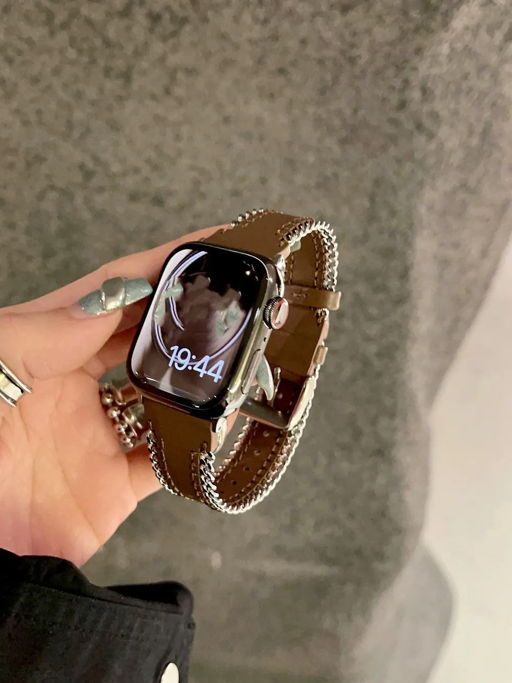 Leather side chain watch strap for Apple iWatch, black colour, fits sizes 38mm to 49mm