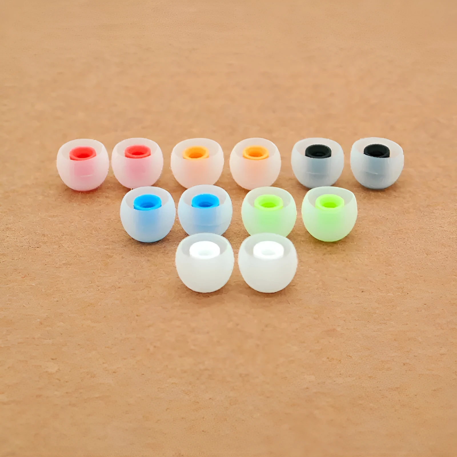 Two-tone silicone earphone sleeves for in-ear headphones with 3.8mm aperture
