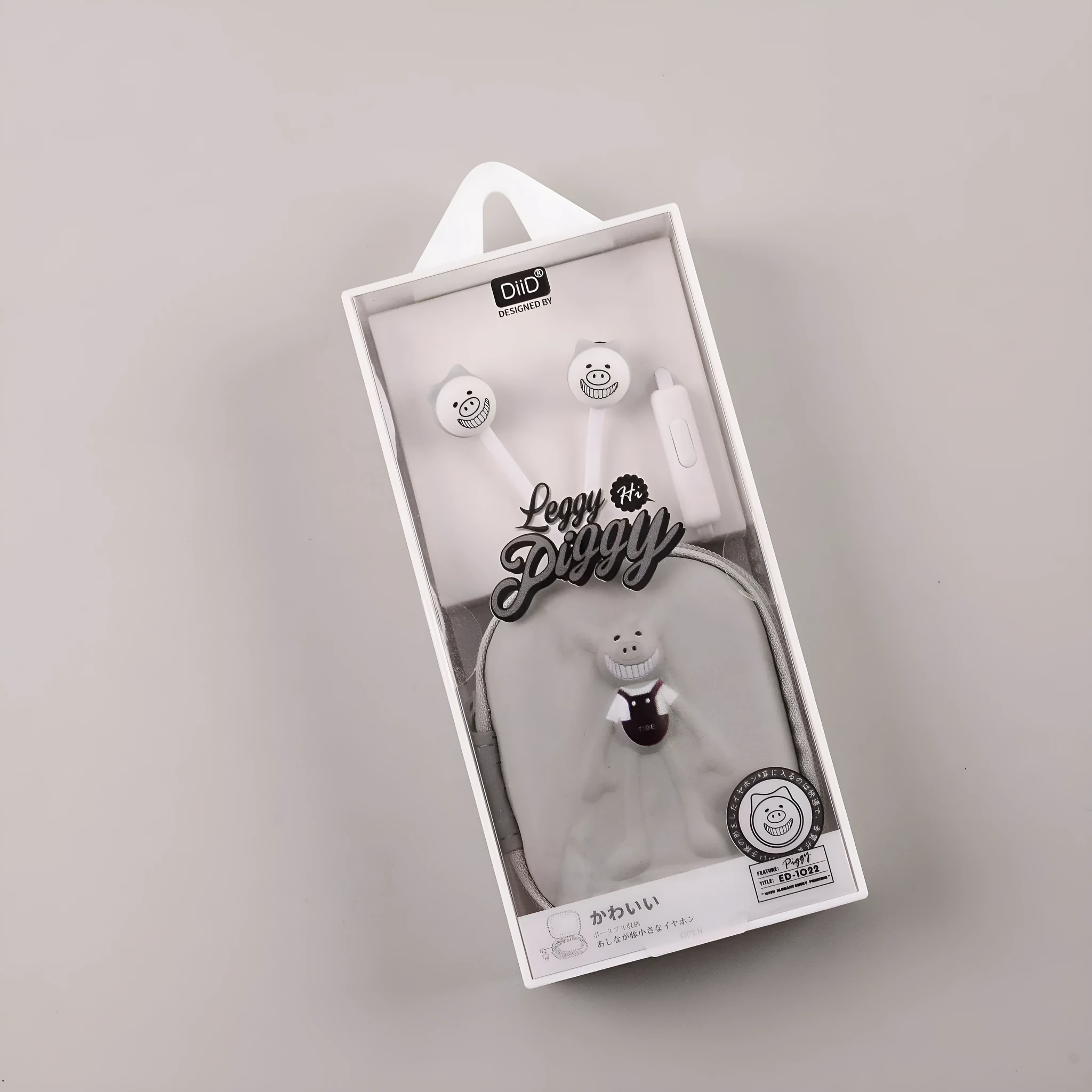 Wired in-ear headphones with 3.5mm round plug in white and black colour options