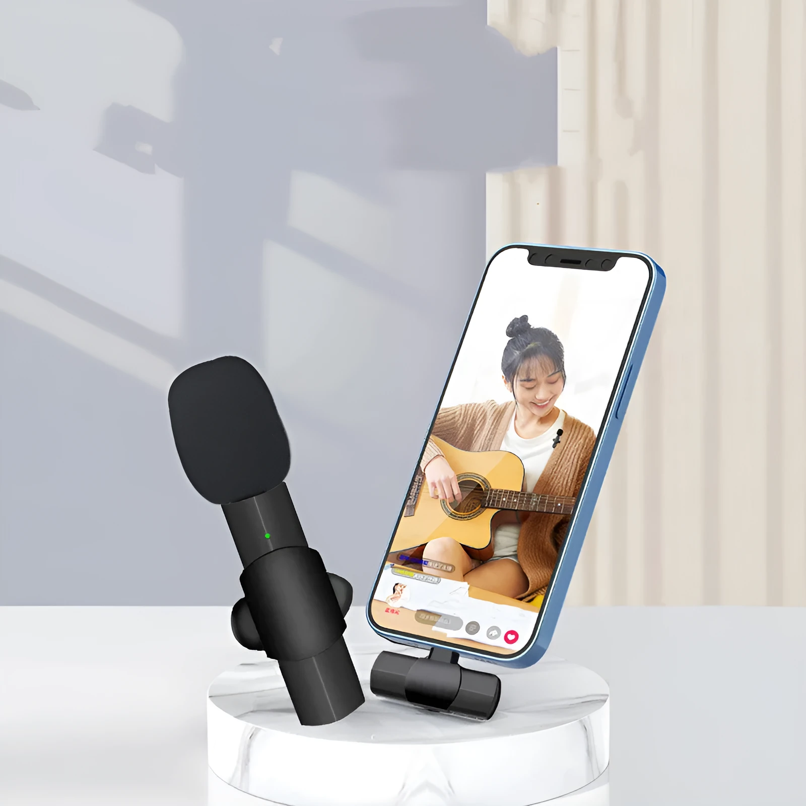 Black wireless lavalier microphone for mobile phones with Lightning and USB Type-C connector options