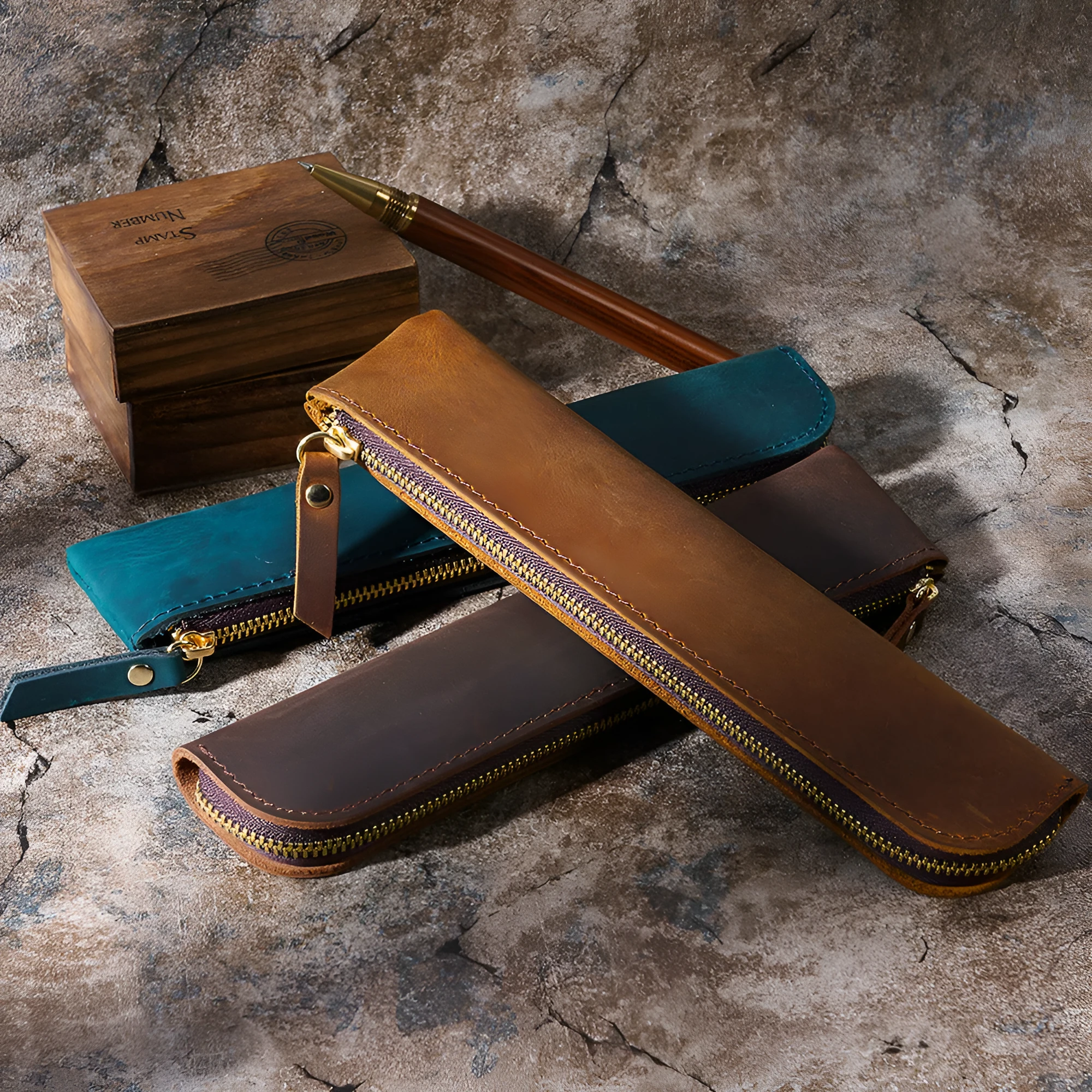 Cowhide retro pencil case 200mm x 45mm in Crazy Horse Brown with square shape and zipper closure
