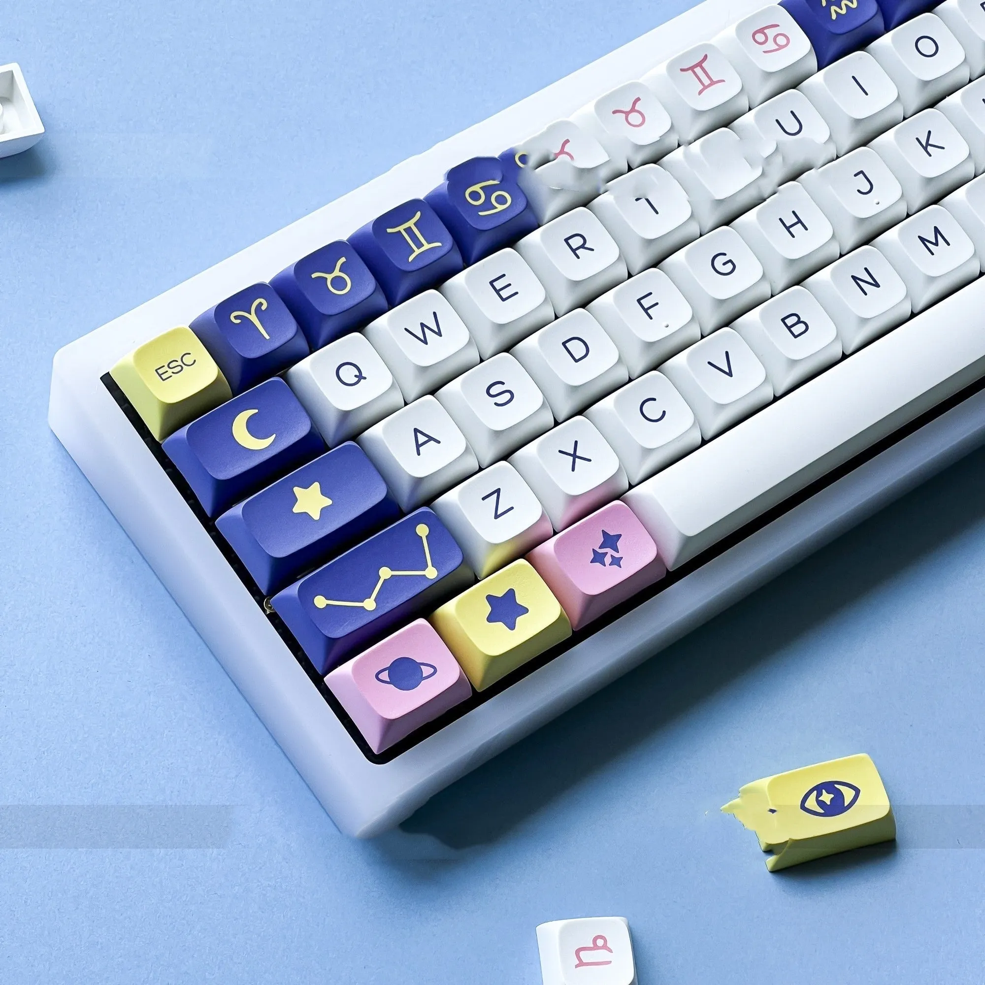Magician Constellation keycap set with 132 XDA height keys featuring a celestial design
