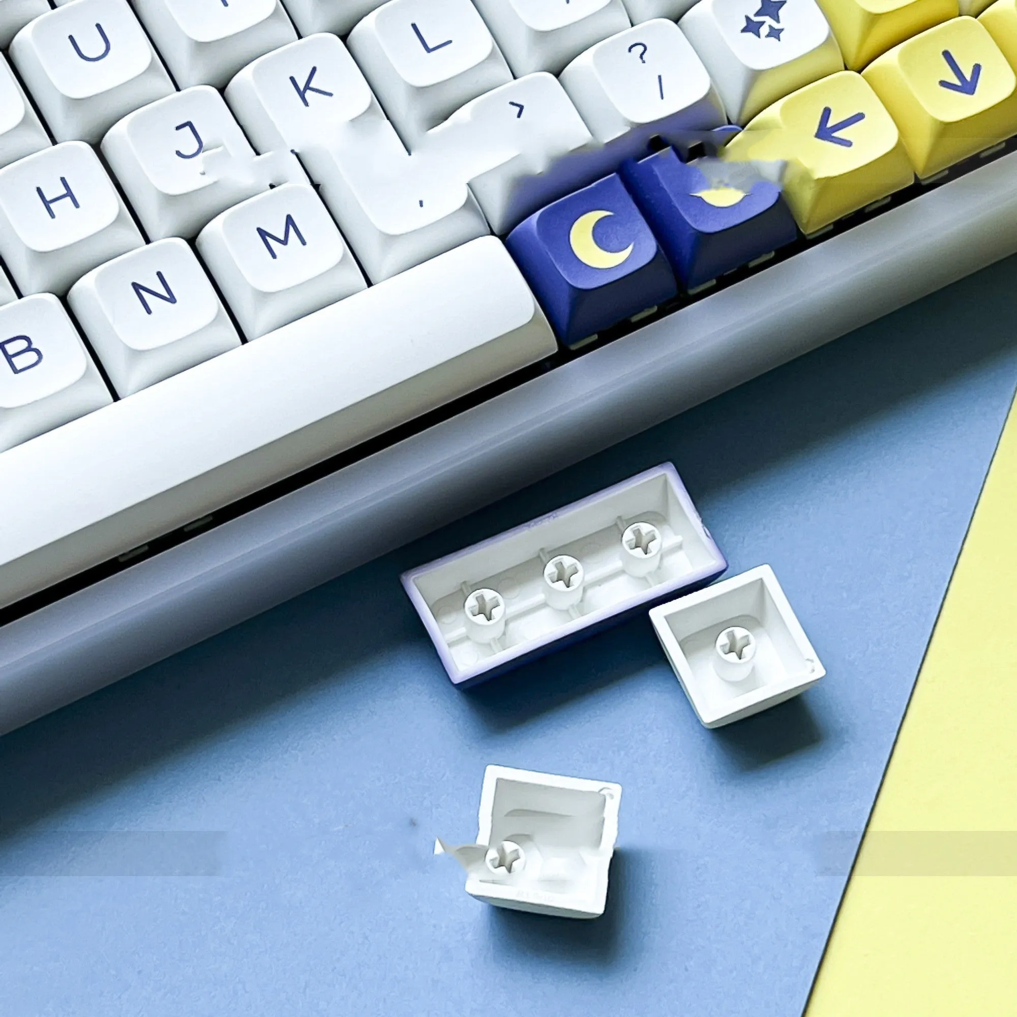 Magician Constellation keycap set with 132 XDA height keys featuring a celestial design