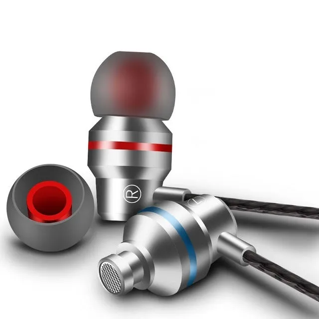 Wired in-ear headphones with microphone, 3.5mm plug, black cable and red silicone ear tips