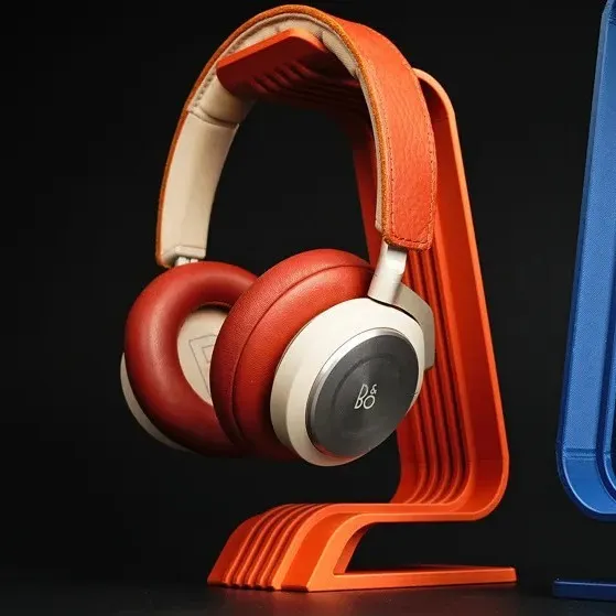 Iron computer headphone bracket, modern simplicity style, 25.1x7x12.3cm, black finish on wooden desk