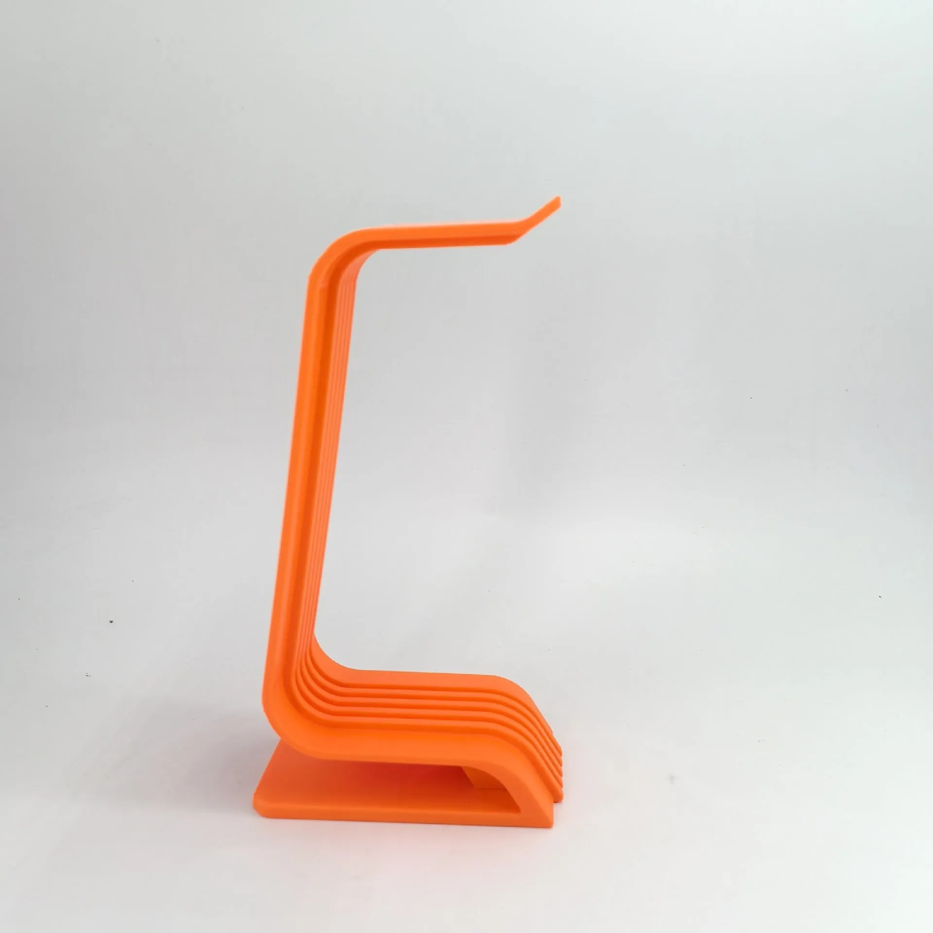 Iron computer headphone bracket, modern simplicity style, 25.1x7x12.3cm, black finish on wooden desk