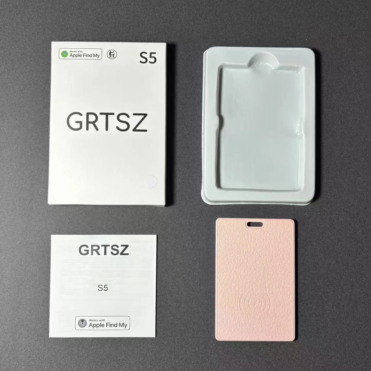 iOS card tracker in black with wireless charger, showing compact 80x53x3.8mm size against a keychain