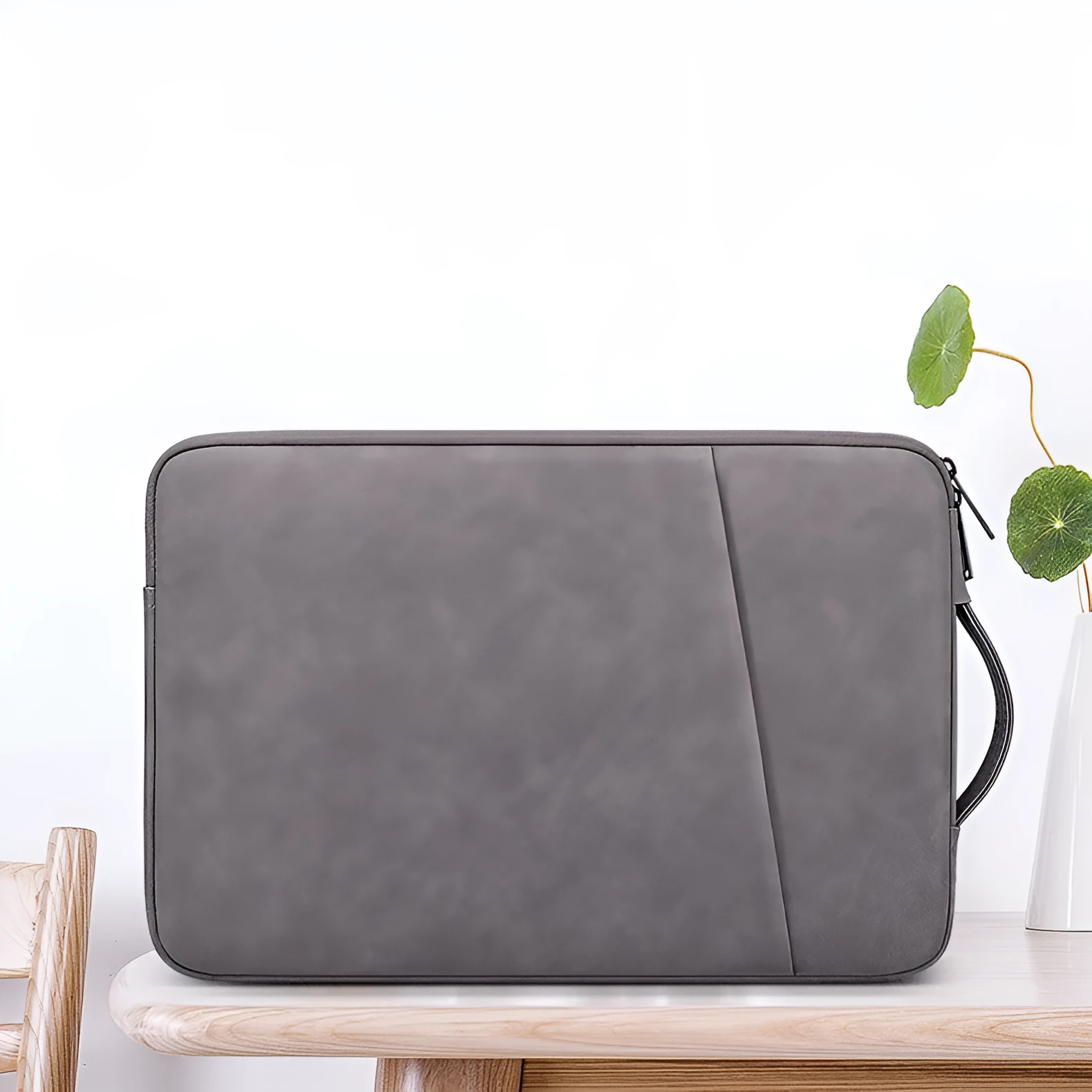 Portable breathable waterproof laptop bag in horizontal square shape with anti-theft and anti-seismic padding, suitable for 13.3 to 15.4 inch laptops