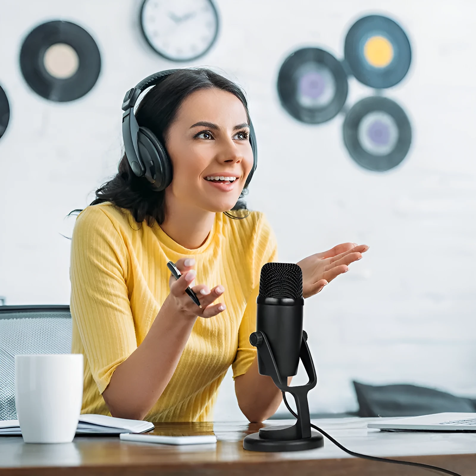 Boya BY-PM500 black USB microphone with built-in sound card and Type-C connectivity