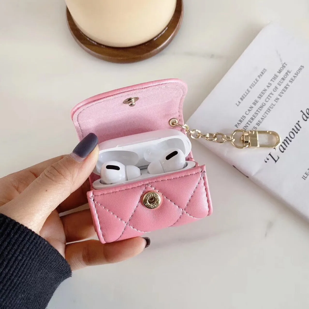 Bluetooth headset case with leather finish for Airpods 1 and 2 in black colour protective cover