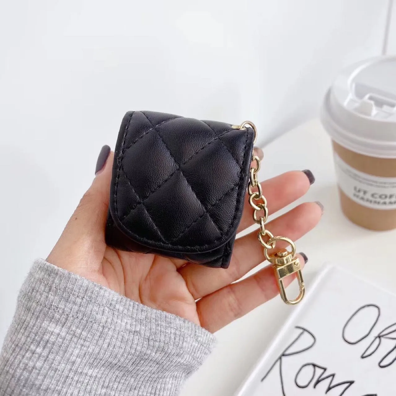 Bluetooth headset case with leather finish for Airpods 1 and 2 in black colour protective cover