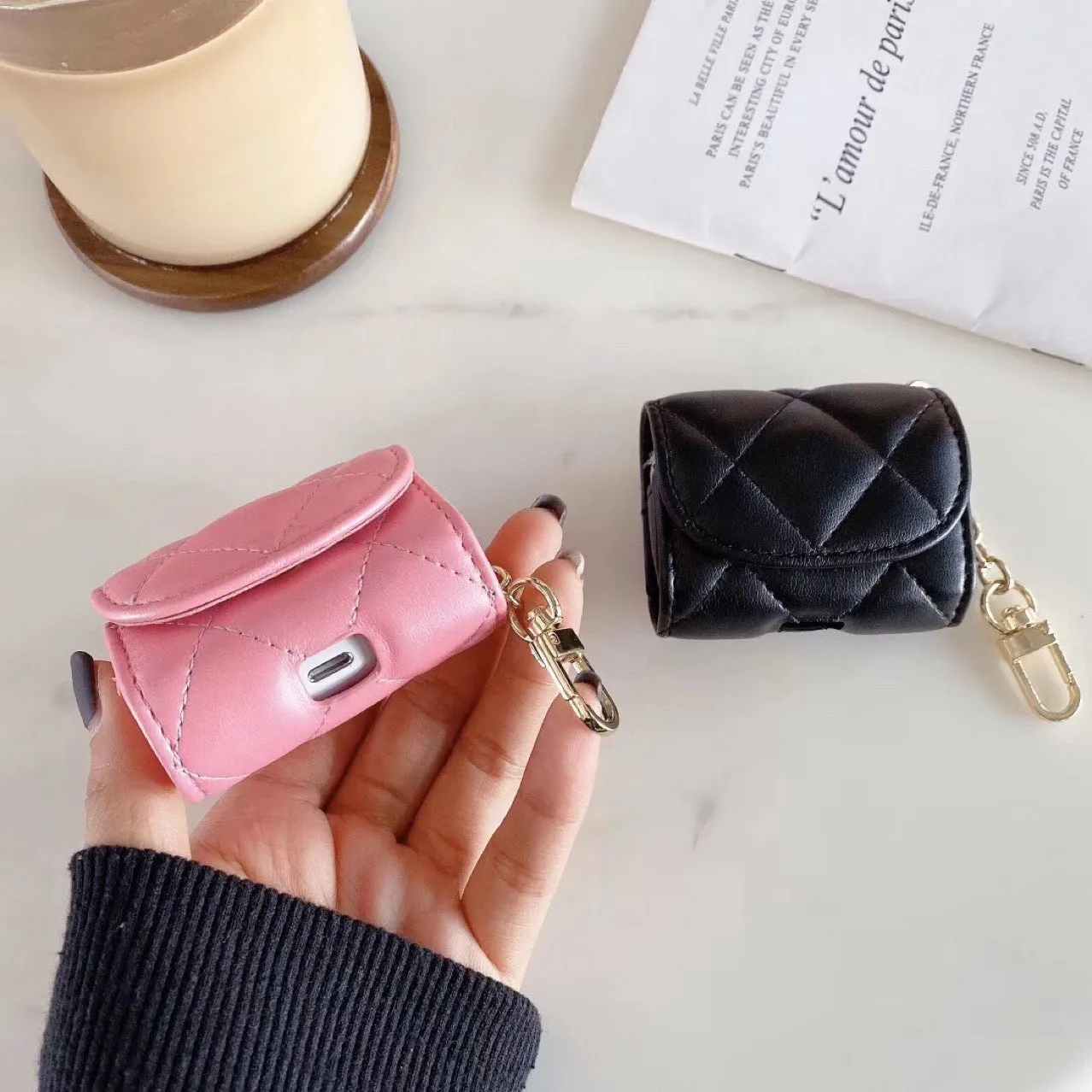 Bluetooth headset case with leather finish for Airpods 1 and 2 in black colour protective cover