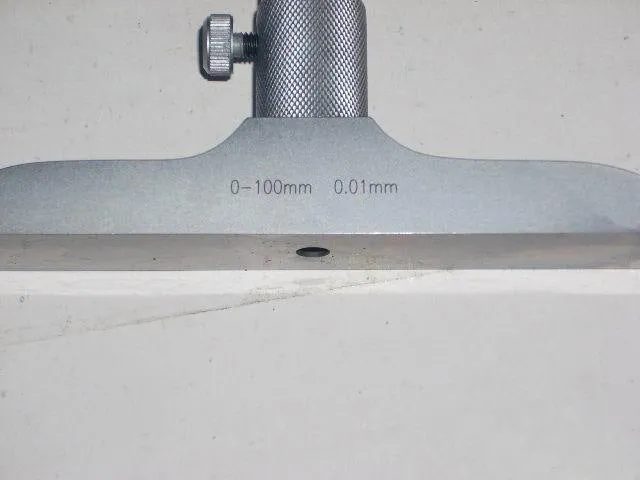 Depth micrometer measuring tool with 0-100 mm range and 0.01 μm resolution