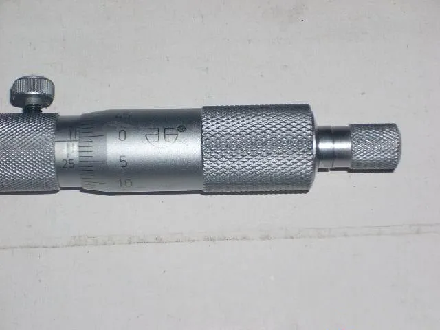 Depth micrometer measuring tool with 0-100 mm range and 0.01 μm resolution