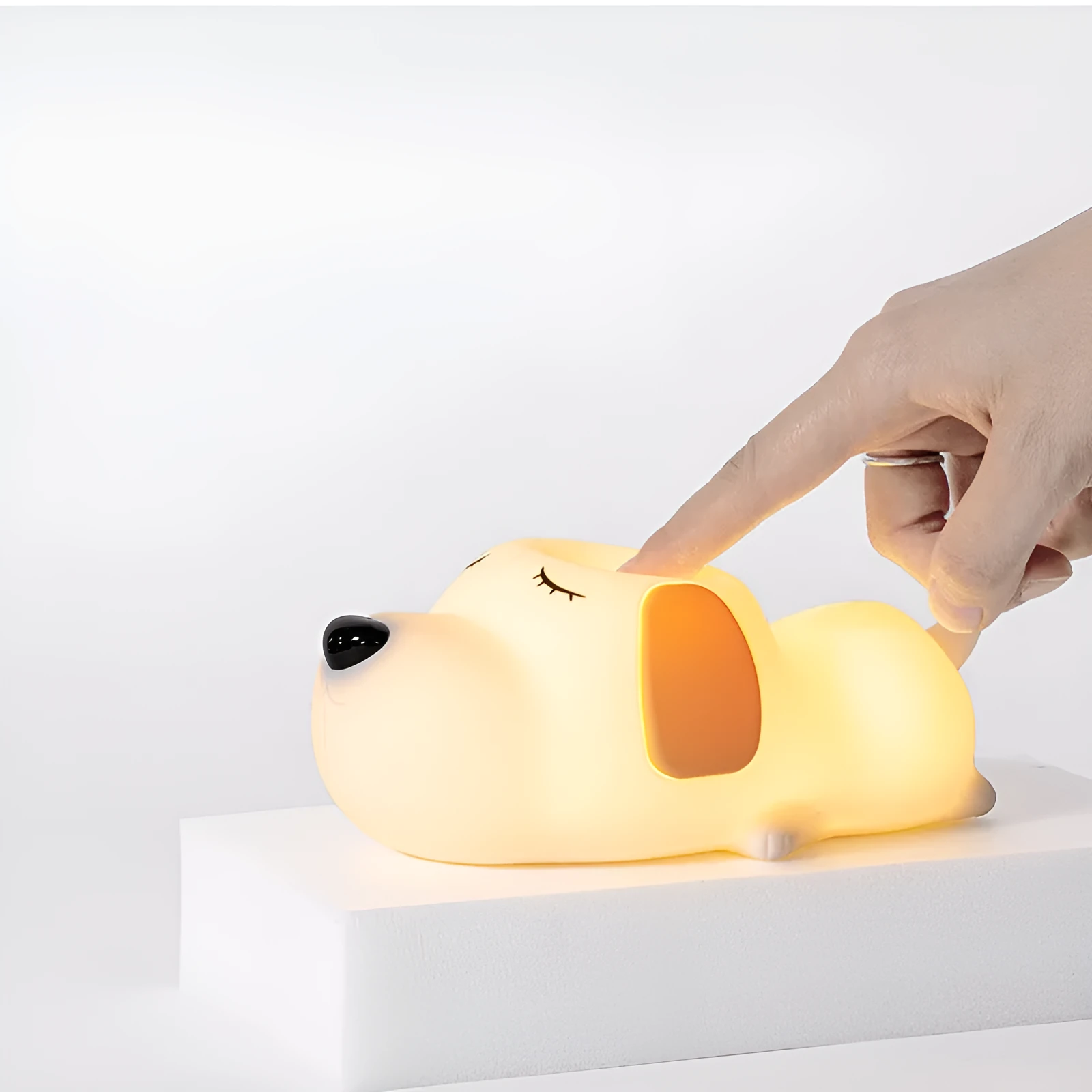 Silicone cartoon dog night lamp in two colours with a USB charging cable.