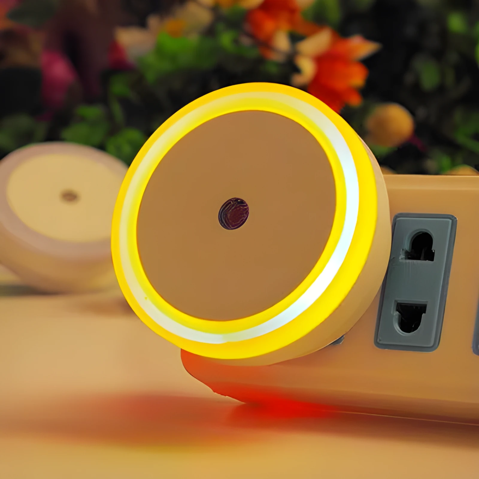 Circular halo-shaped LED induction lamp with magnetic mount for portable use on market stalls
