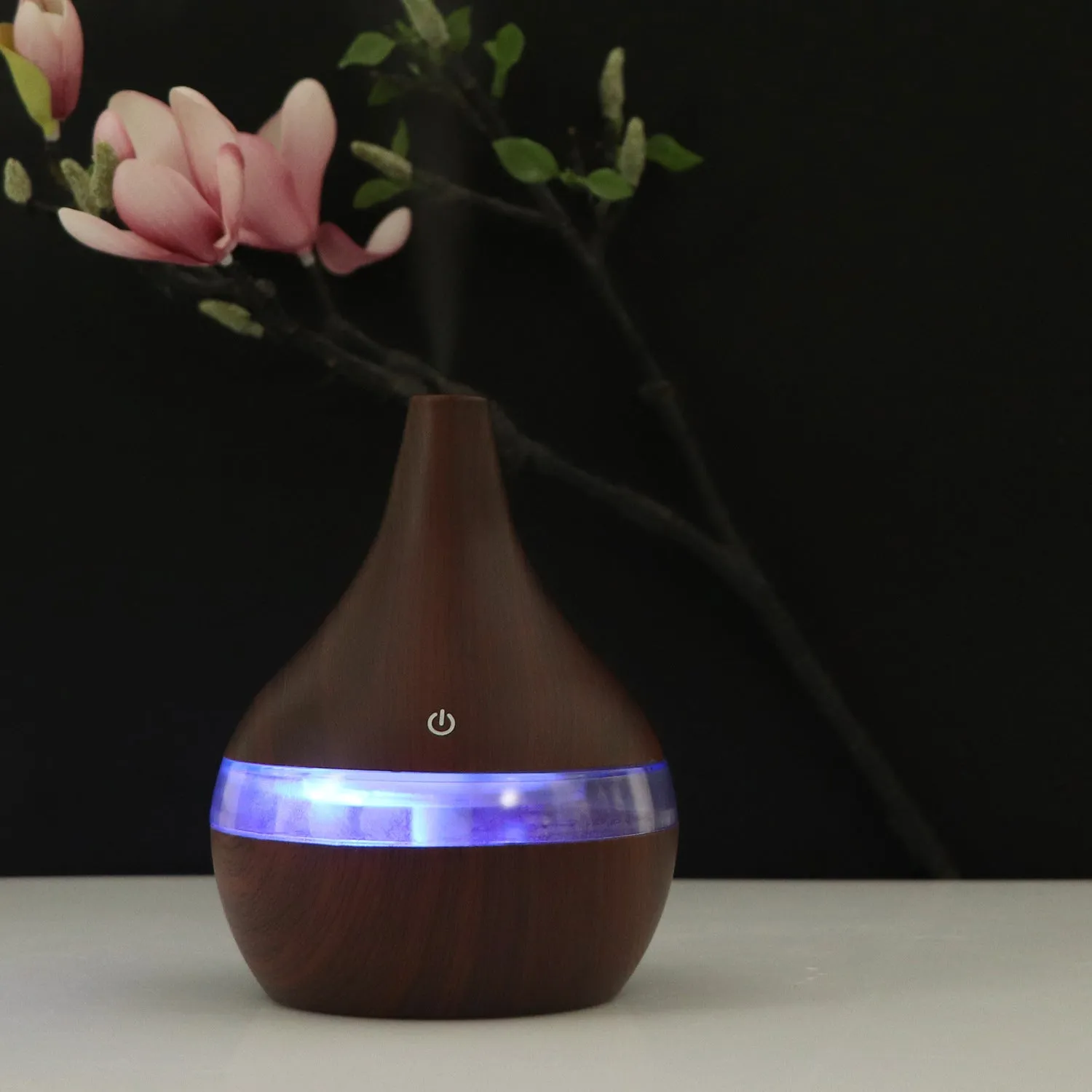 USB-powered mini air purifier humidifier with wood grain finish and column design