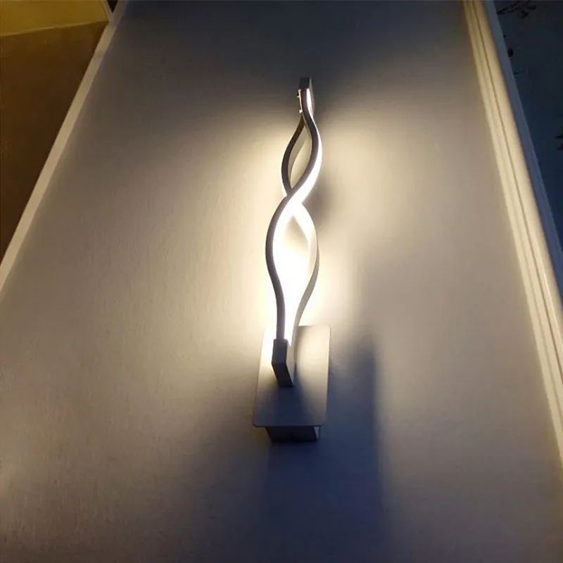 LED aluminum wave wall light 16W with black finish and warm light effect