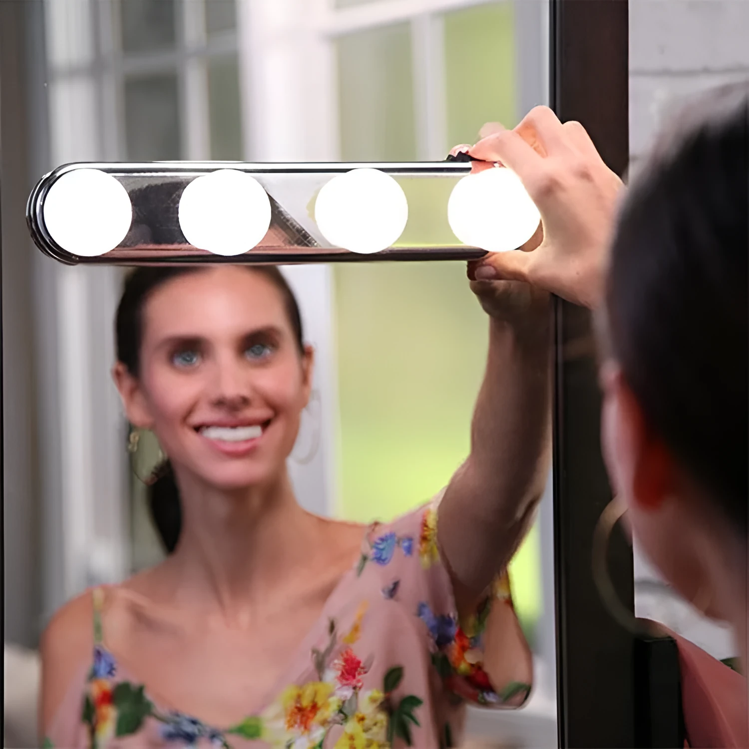 Four-bulb round LED mirror headlight with suction cups for indoor use, 68x312x68mm ABS construction