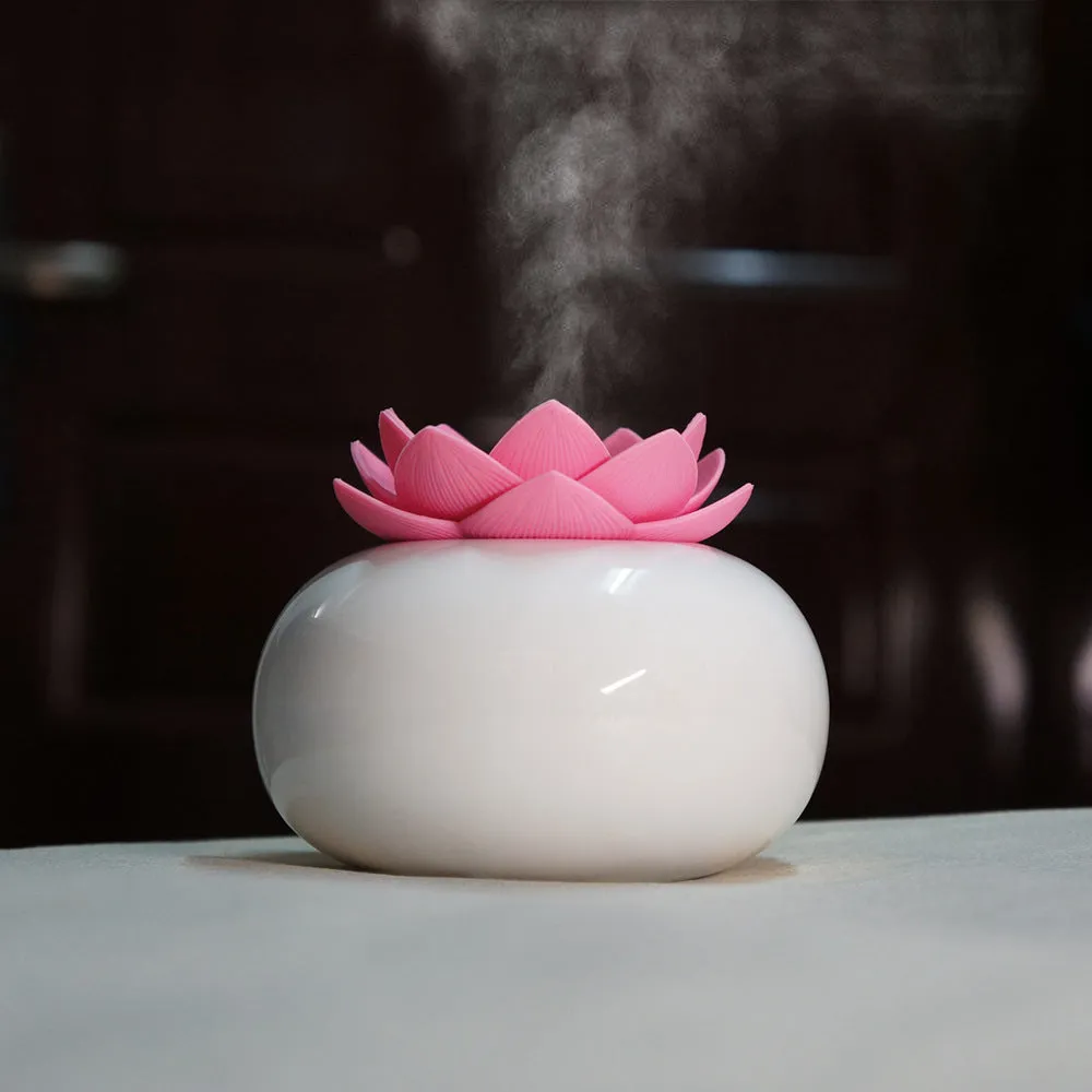 Lotus aromatherapy humidifier with ceramic polished container and PE lotus top, 100x85mm, 200ml capacity
