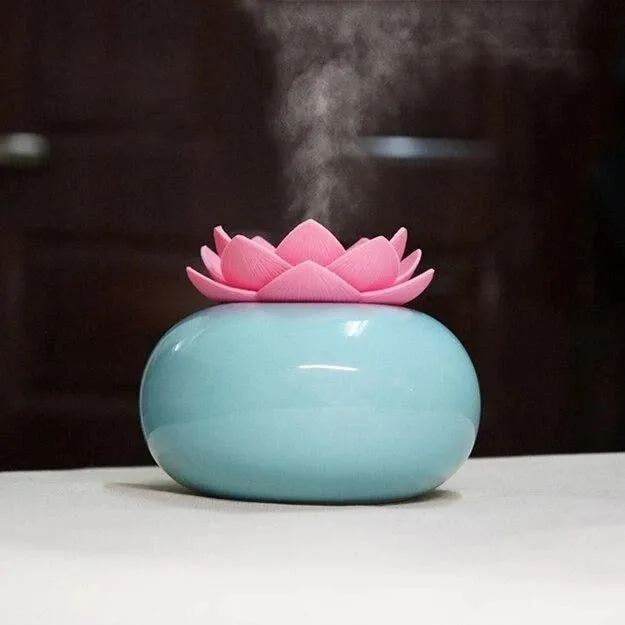 Lotus aromatherapy humidifier with ceramic polished container and PE lotus top, 100x85mm, 200ml capacity