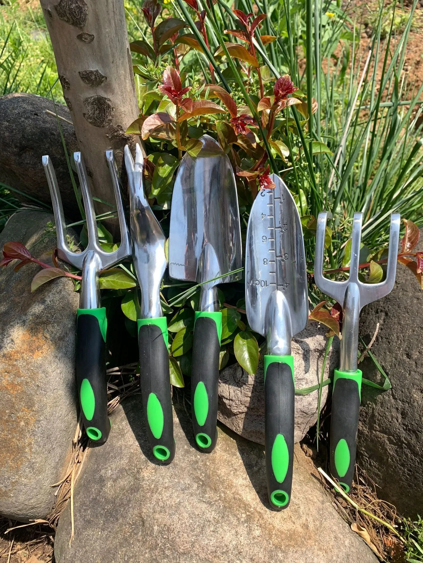9-piece aluminum alloy gardening tools set with green handles and silicone shovel