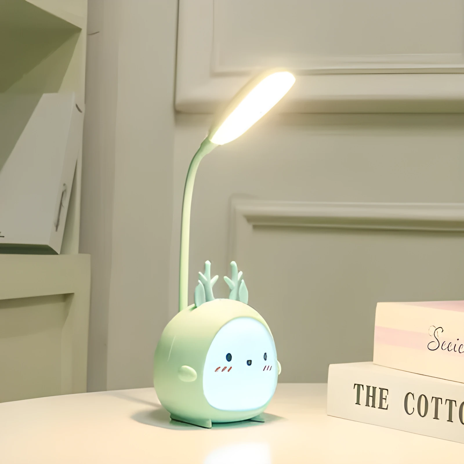 Zeng Ke Fu special bedside night light for studying in female student dormitory, USB LED lamp with ABS shade, 7.3x11x21 cm