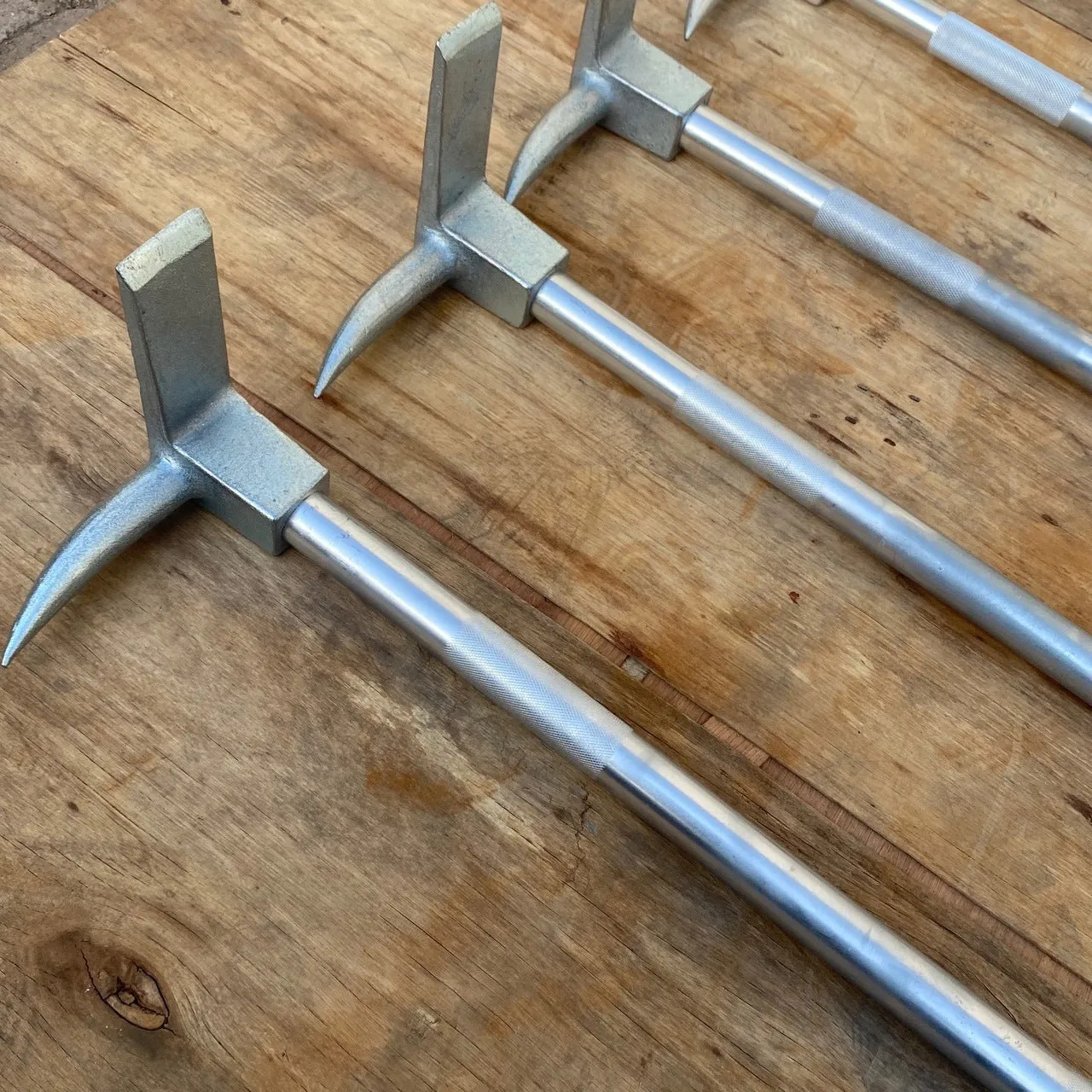 Silver carbon steel wrecking bar 24 inches with multifunctional iron collar for demolition