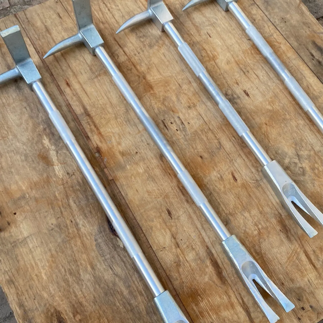 Silver carbon steel wrecking bar 24 inches with multifunctional iron collar for demolition